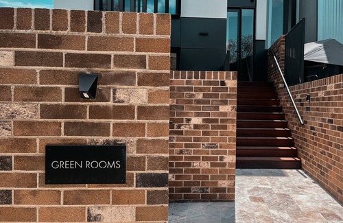 O'Connor Apartment | Tiny 'Lagoon' Escape – Soft, Serene, Central!