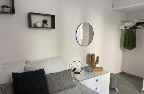 Nea Erithraia Apartment | Tiny Little House