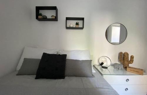 Nea Erithraia Apartment | Tiny Little House