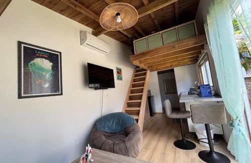 Punaauia Ski Chalet | Tiny Surf