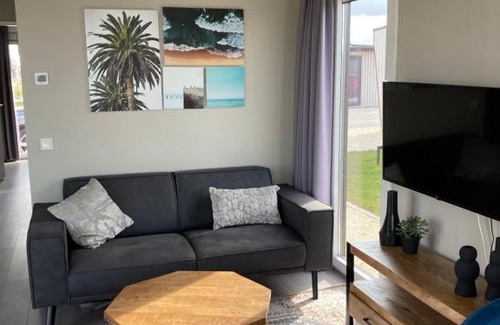 Kampen House | Tiny vakantiehuis aan het water met eigen steiger en airco