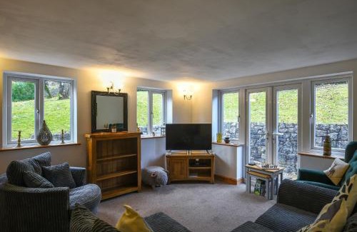 Gwernymynydd House | Tir-Y-Coed