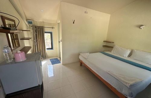 Ko Chang Hotel | Titanic Hotel Lonely Beach Market