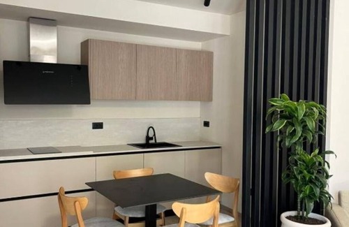 Vlore Apartment | tn5-minutes to the sea! One-bedroom Apartment with Garden View