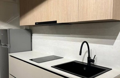 Vlore Apartment | tn5-minutes to the sea! One-bedroom Apartment with Garden View