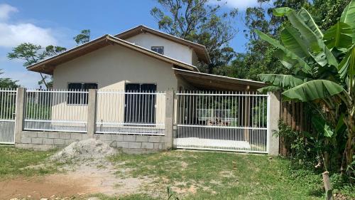 Aracatuba House | Toca do Siri