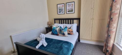 Liverpool House | Toffees Townhouse a 2 Bed House in Liverpool 1 Mins walk to Goodison Park