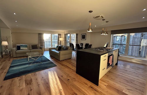 City Centre Glasgow Apartment | Tolbooth Apartments