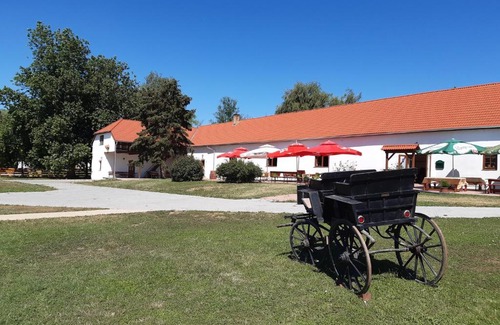 Pecs Bed & Breakfast | Toldi Rendezvényház Étterem és Vándor Panzió