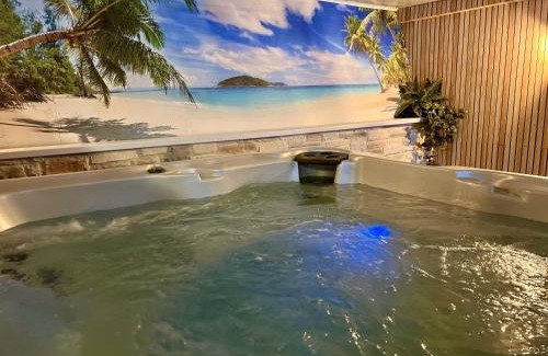 Schutzbach House | Tolles Ferienhaus für 16 Personen im Westerwald mit Sauna, Whirlpool, Kino und Bar