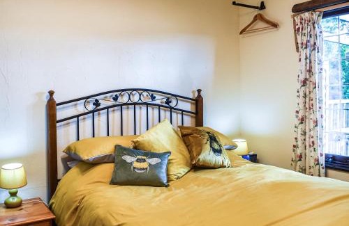 Etchinghill House | Toms Cabin - Uk35173