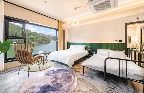 Yanghwa House | Tongyeong Badauigibunpulbilla