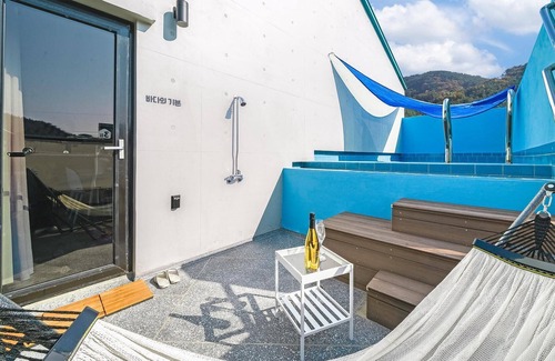 Yanghwa House | Tongyeong Badauigibunpulbilla