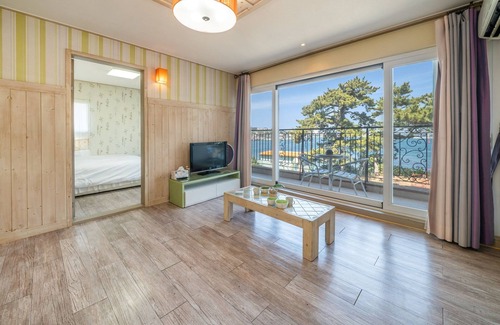 Asa House | Tongyeong Haegando Pension