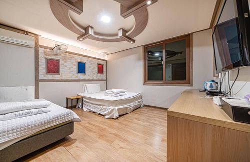 Tongyeong Hotel | Tongyeong W