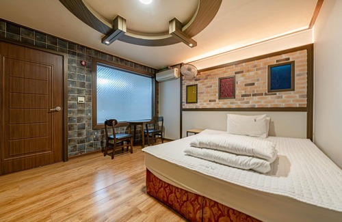 Tongyeong Hotel | Tongyeong W