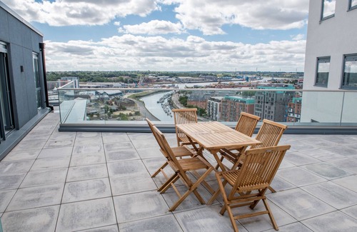 Ipswich Apartment | Toothbrush Apartments - 3 Bed/2 Bath Penthouse - Waterfront (14th Flr)