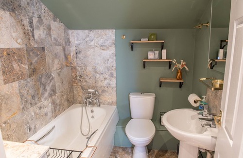 Ipswich Apartment | Toothbrush Apartments - 2 Bed 2 Bath House - Lower Brook St 24