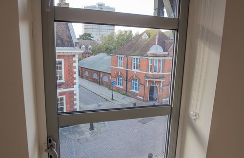 Ipswich Apartment | Toothbrush Apartments - Central Ipswich - St Peters St