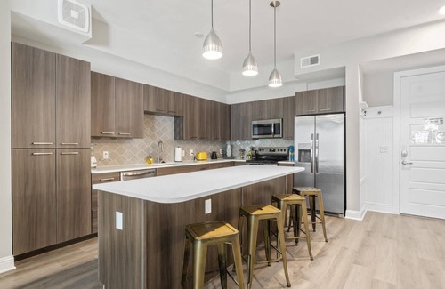 Pleasant Valley Apartment | Top Floor Soco 2BR King Suite 8 Mins to Downtown