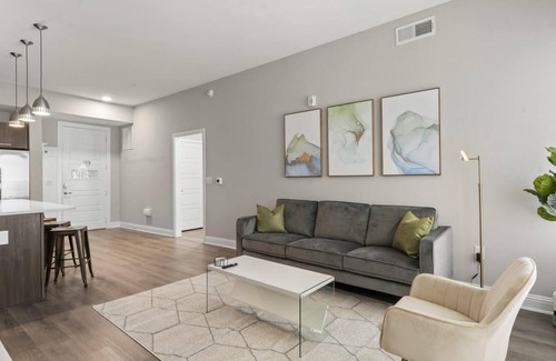 Pleasant Valley Apartment | Top Floor Soco 2BR King Suite 8 Mins to Downtown