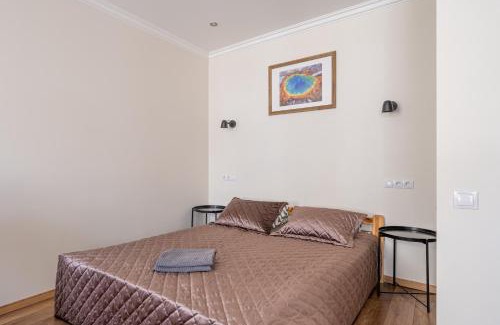 Avoti Apartment | Top-Floor Studio with Courtyard View in UNESCO Area, Murnieku street Residence