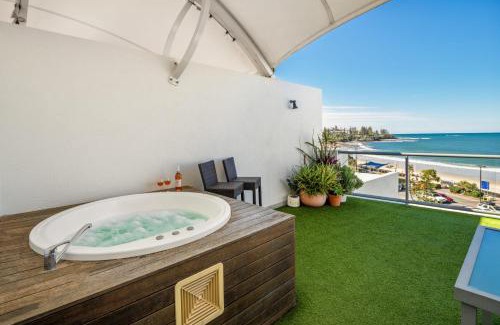 Kings Beach Apartment | Top Floor Unit With Private Rooftop Terrace