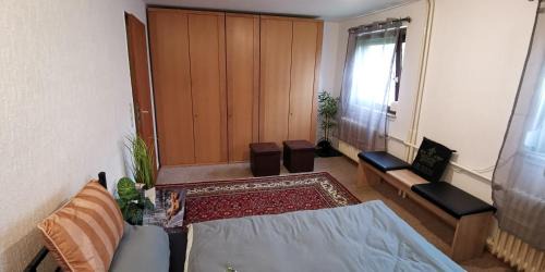 Kassel Apartment | Top Komfort Wohnung, 6 Zimmer, inkl privater Küche, Badezimmer und WC, plus Gratis Frühstück und Getränke, Free WiFi und Privat Parkplatz, umzäunter Garten, Top Lage in Kassel, so privat wie zu Hause