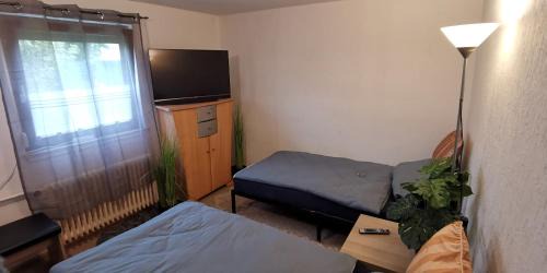Kassel Apartment | Top Komfort Wohnung, 6 Zimmer, inkl privater Küche, Badezimmer und WC, plus Gratis Frühstück und Getränke, Free WiFi und Privat Parkplatz, umzäunter Garten, Top Lage in Kassel, so privat wie zu Hause