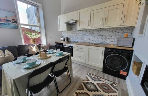 Victorian Quarter Apartment | Top Location - Newly Refurbed 2BD, Sleeps 6 W/Loft