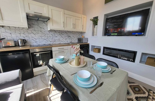 Victorian Quarter Apartment | Top Location - Newly Refurbed 2BD, Sleeps 6 W/Loft