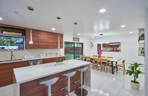 North Miami Beach Villa | Top Location Villa at Highland Lakes Blvd BY THE GLAMHOMES