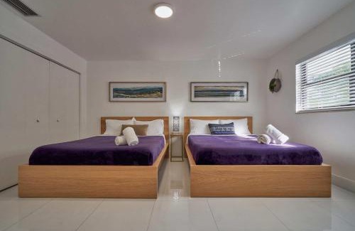 North Miami Beach Villa | Top Location Villa at Highland Lakes Blvd BY THE GLAMHOMES