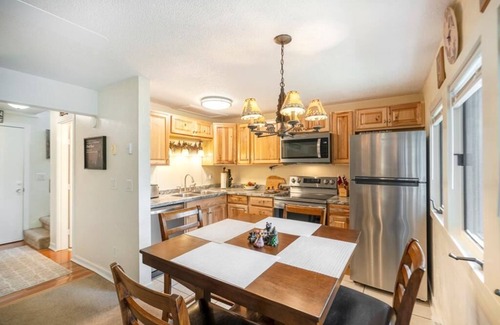 Seven Devils Condo | Top of 7, B-10- Condo close to Boone, Banner Elk, and Blowing Rock, Mountain View, Gas Log Firepl.