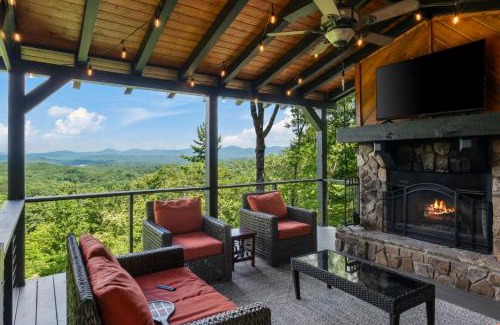 Blue Ridge House | Top of the Mountain Breathtaking Views Hot Tub