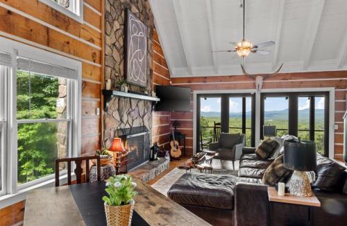 Blue Ridge House | Top of the Mountain Breathtaking Views Hot Tub