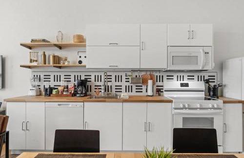 Covington Apartment | Top-Rated 1BR Near Convention Center & Parking