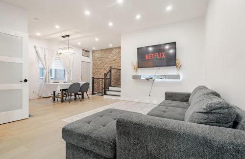 Laval House | Top Rated Vacation place Montreal