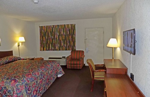 Pauline Hotel | Topeka Plaza Inn