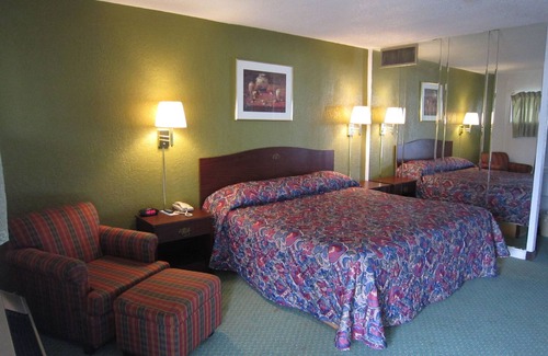 Pauline Hotel | Topeka Plaza Inn