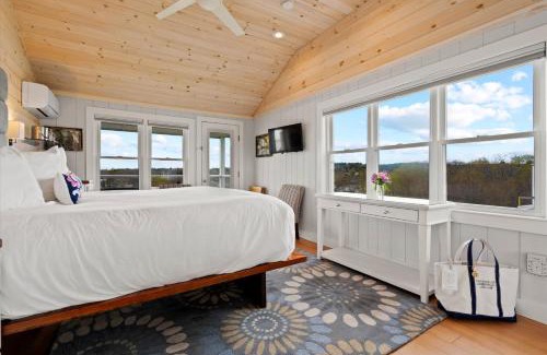 Boothbay Harbor Hotel | Topside Inn