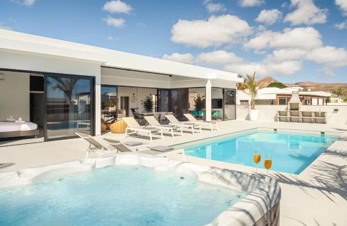 Puerto Calero Villa | TORO by Buenavilla