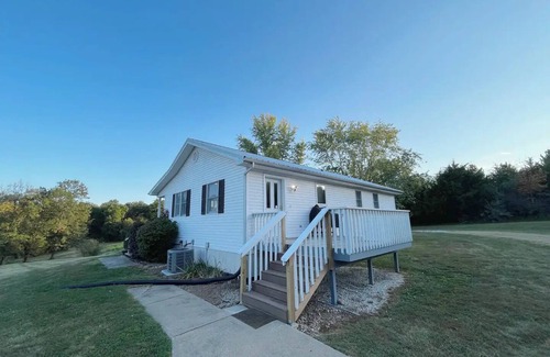 Monroe City House | Totally Renovated Home on 5 Acres - Just 4 Miles From Mark Twain Lake