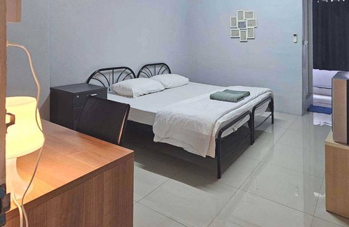 Bang Sao Thong Hotel | Toucan Bed And Cafe