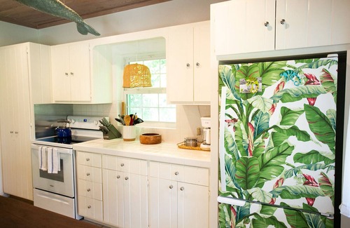 Dunmore Town Cottage | Touchstone's Cottage on Beachside - Tropical 1 Acre Property