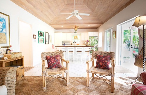 Dunmore Town Cottage | Touchstone's Cottage on Beachside - Tropical 1 Acre Property