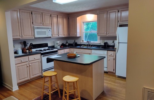 Ware House | Tour Historic Gloucester Courthouse - walk to Main Street!