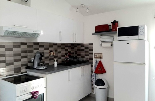 Tourves House | Tourves, small independent house, quiet, clean, Swimming pool, barbecue, Wifi. Clim.