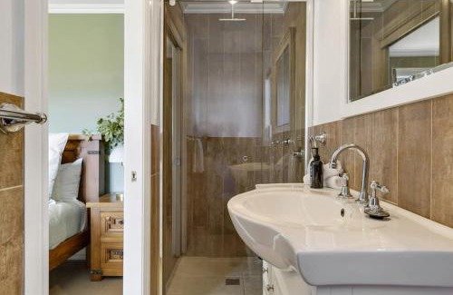 Canobolas House | Towac Cabin 1- Scenic Escape, Picturesque Views
