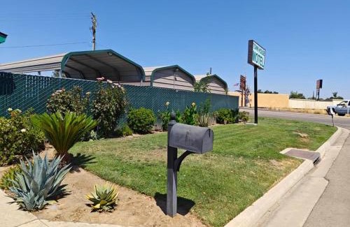 Sanger Hotel | Town House Motel